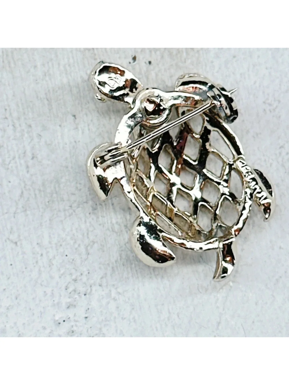 4660u. Gerry’s Goldtone Vintage Turtle Brooch
